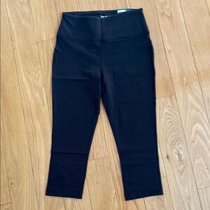 Tek Gear Women’s Essential Soft High-Rise Capri Leggings